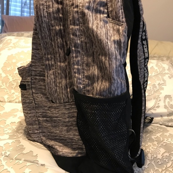 Pink brand backpack 🎒 - Picture 3 of 8